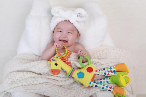 湖州三个月宝宝正确抱姿